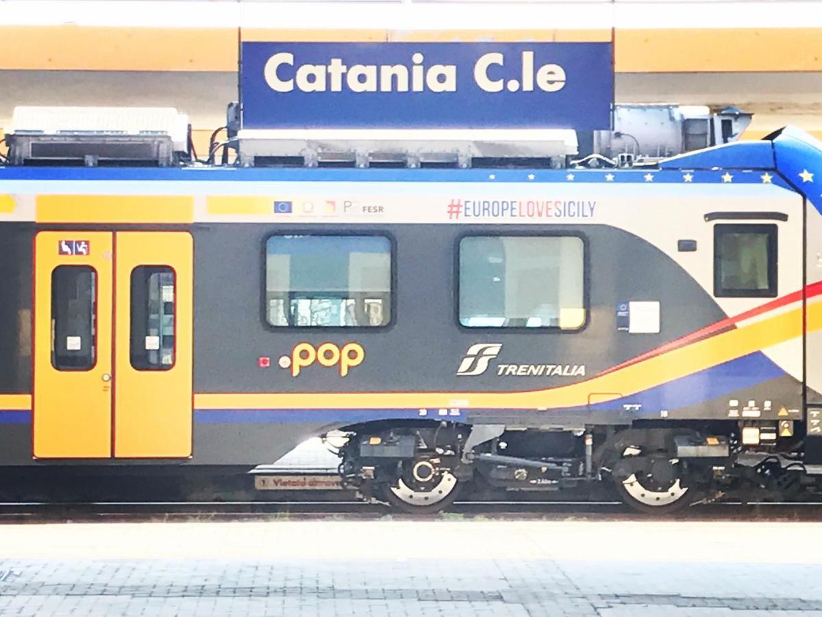 Binario 8 Catania Stazione Centrale Экстерьер фото