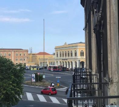 Binario 8 Catania Stazione Centrale Экстерьер фото