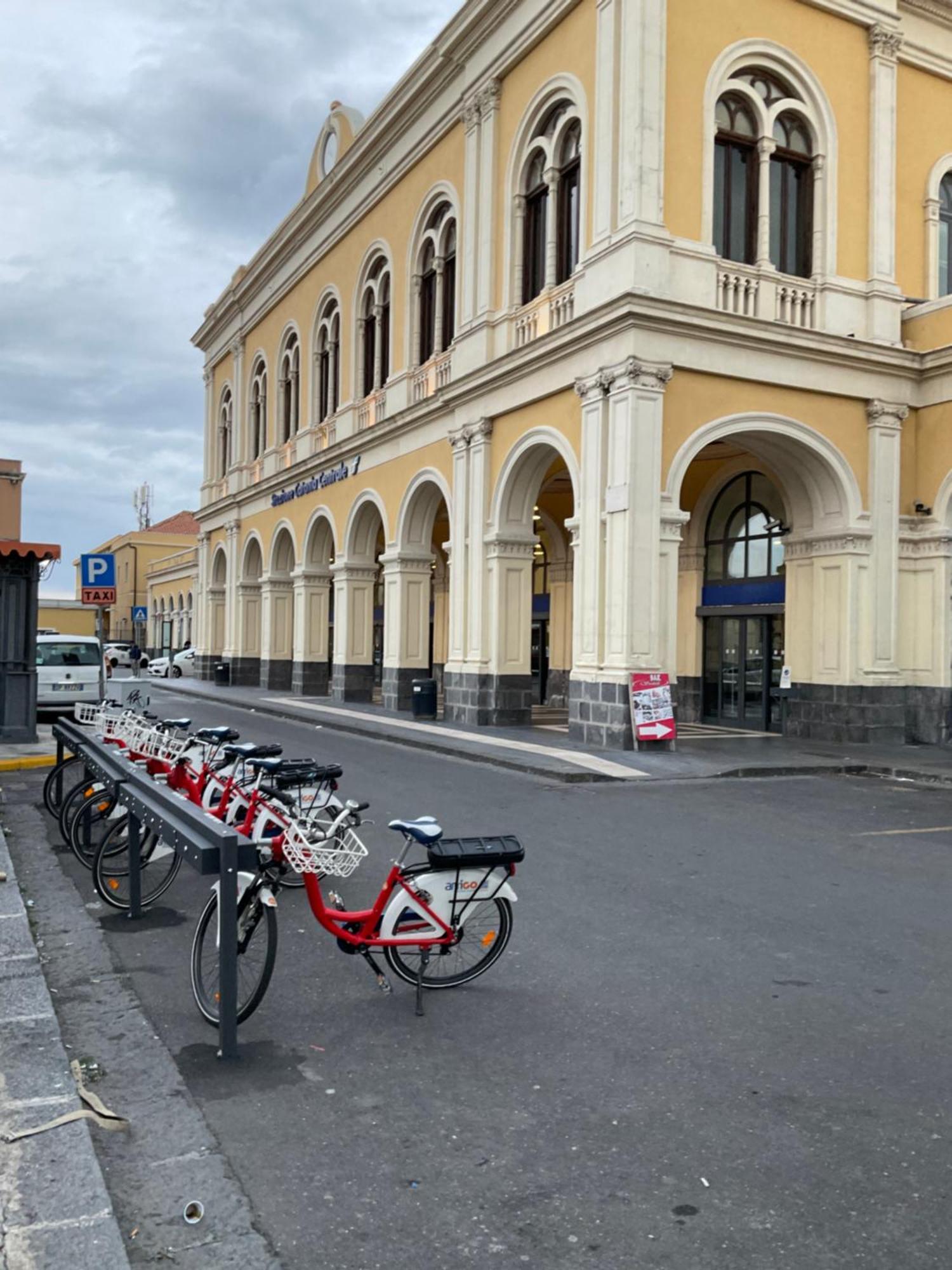 Binario 8 Catania Stazione Centrale Экстерьер фото